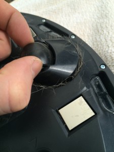Roomba 620: kleines Rad vorne entfernen