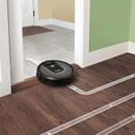 iRobot Roomba 960 Saugroboter saugt Raum nach Raum