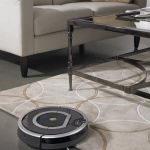 iRobot Roomba 780 auf einem Teppich
