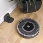 iRobot Roomba 780 bei der Ladestation