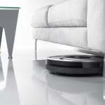 iRobot Roomba 780 unter dem Sofa